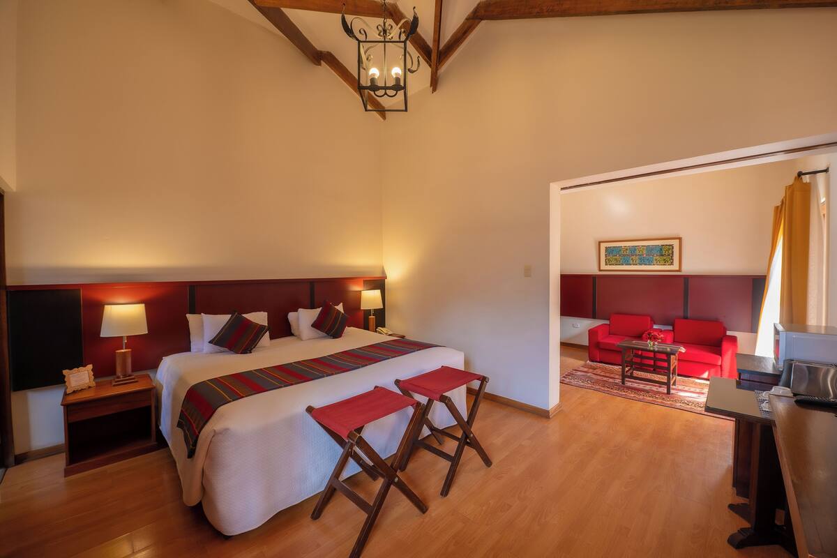 Standard Triple Room | Minibar, in-room safe, WiFi (free), bed sheets