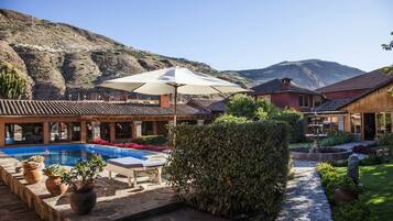 Piscina stagionale all'aperto, ombrelloni da piscina