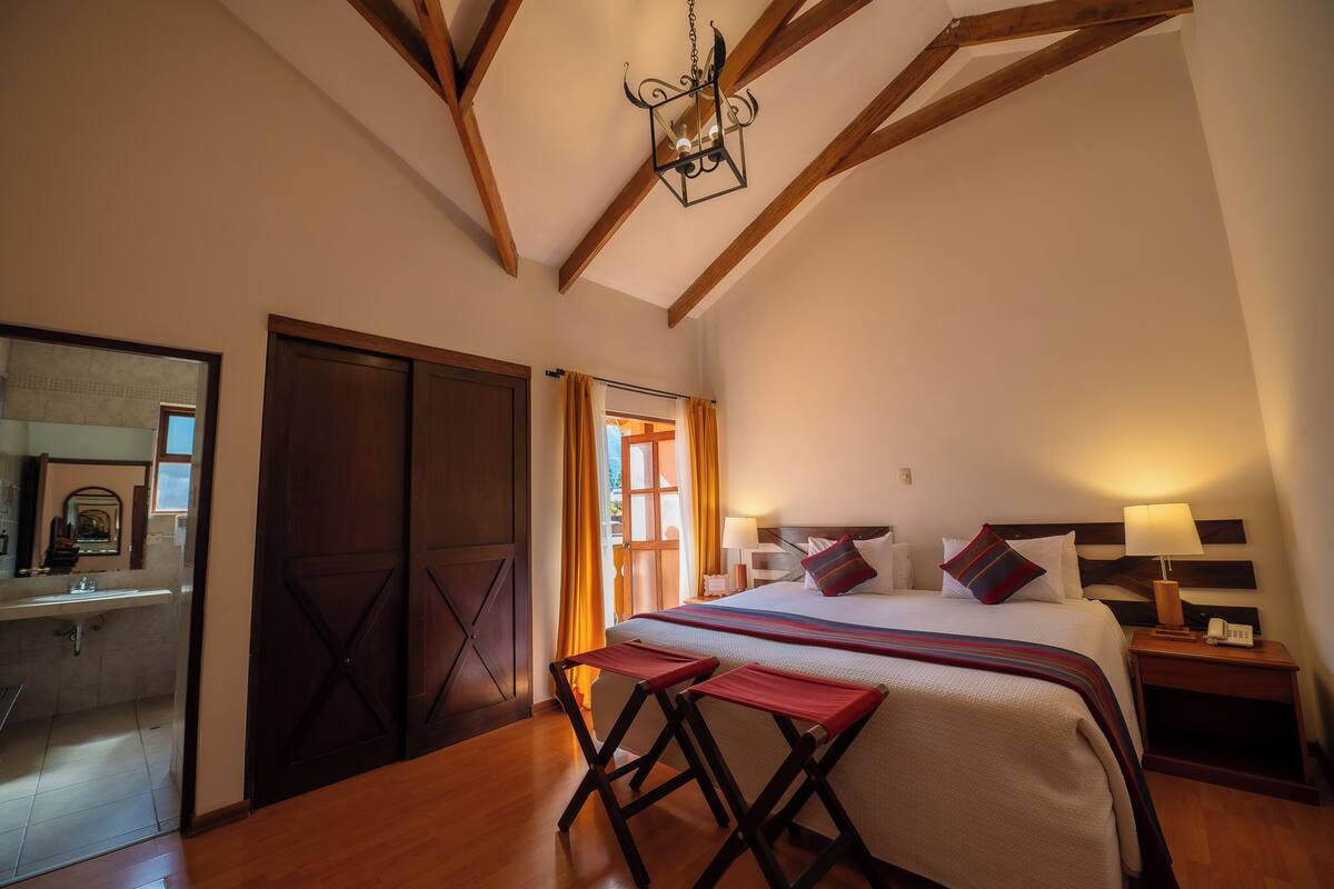 Double Room, 1 Double or 2 Twin Beds | Minibar, in-room safe, WiFi (free), bed sheets
