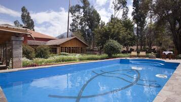 Seasonal outdoor pool, open 7:00 AM to 4:30 PM, pool umbrellas