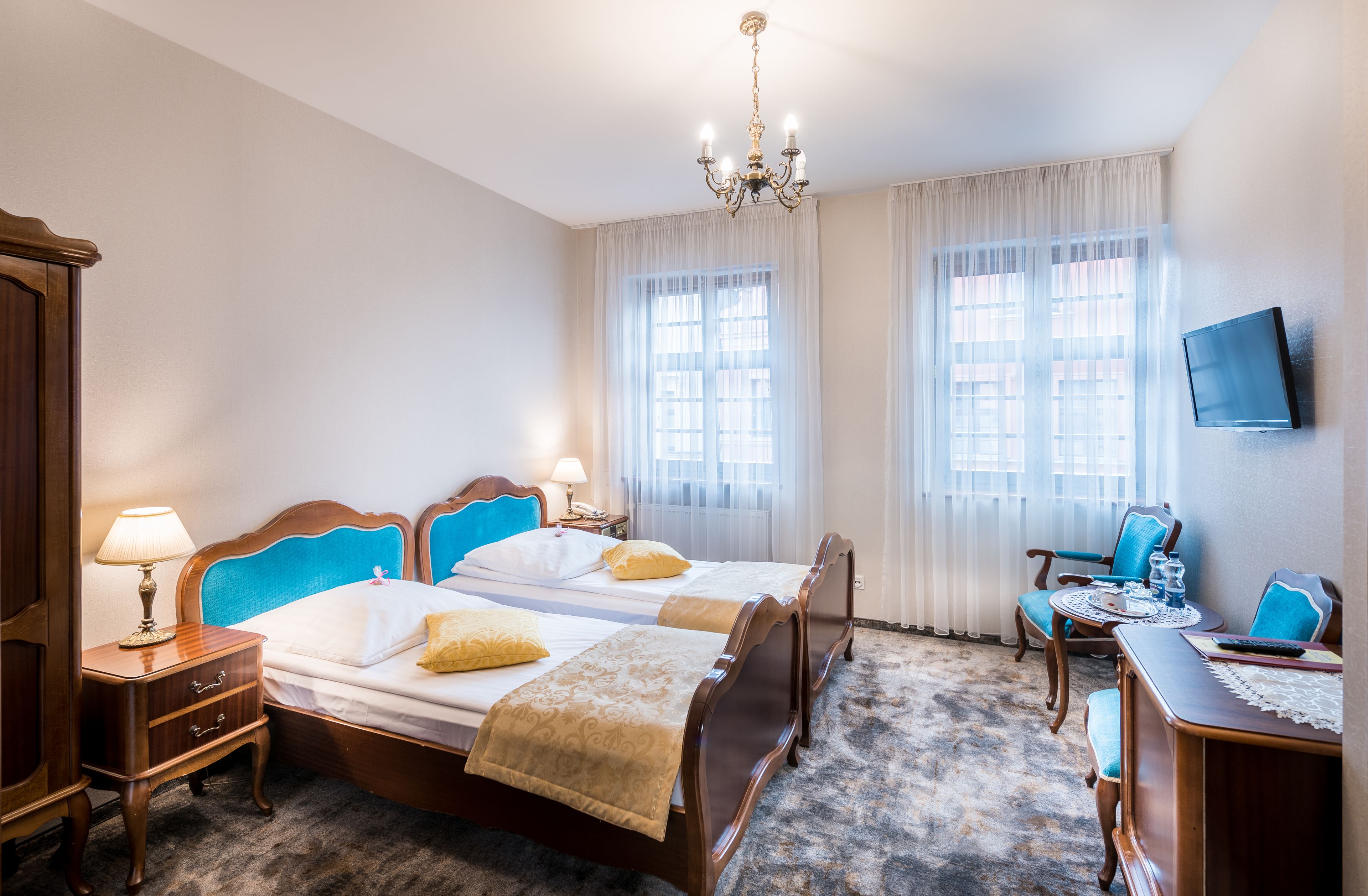 standard room, 2 single beds | in-room safe, cots/infant beds, rollaway beds, free wifi