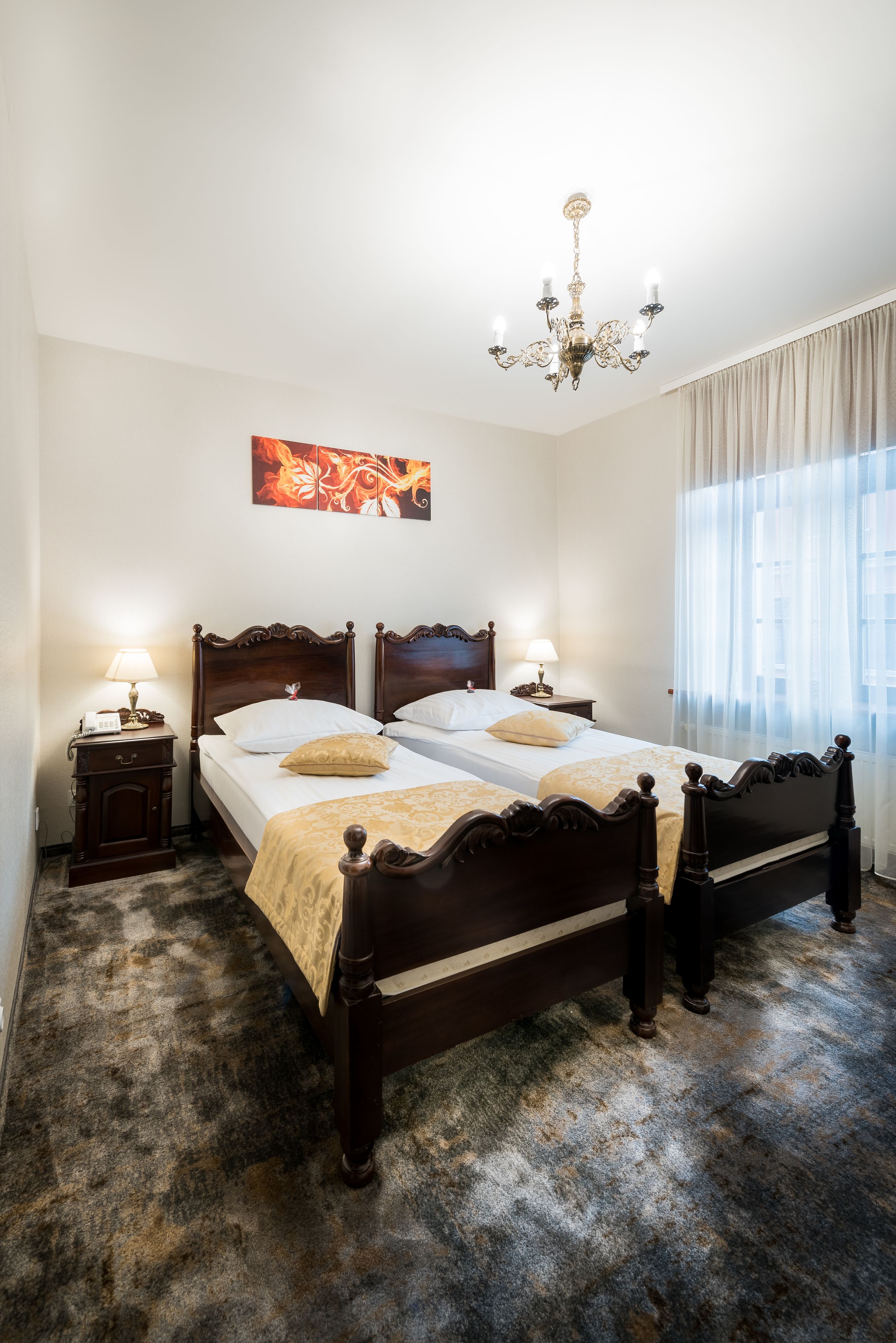 standard room, 2 single beds | in-room safe, cots/infant beds, rollaway beds, free wifi