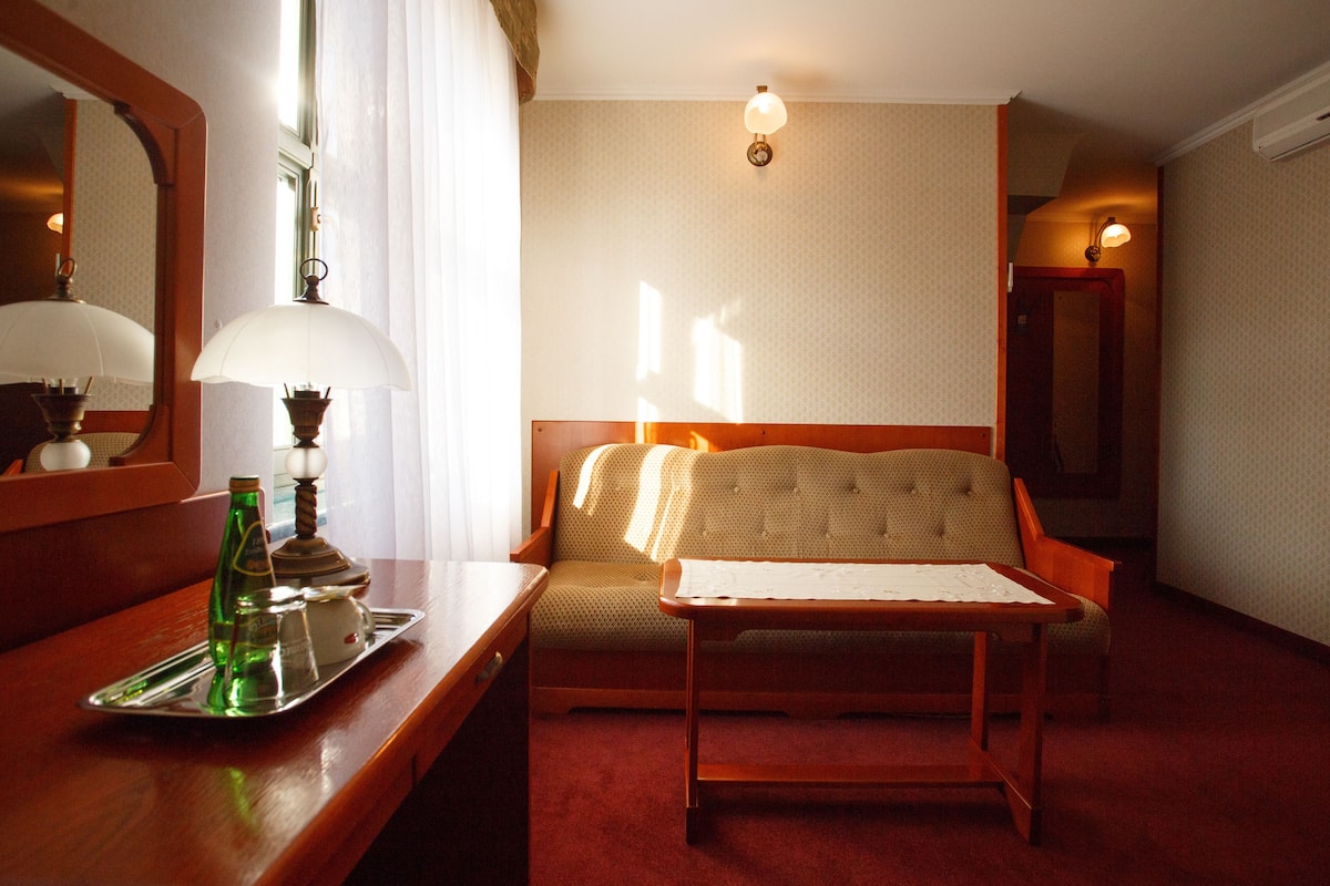 single room | in-room safe, cots/infant beds, rollaway beds, free wifi