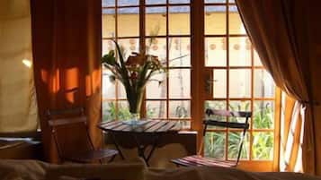 Minibar, desk, WiFi, bed sheets