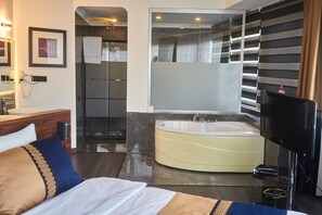 Deluxe Double Room | Minibar, in-room safe, desk, soundproofing - Seven Dreams Hotel (Istanbul)