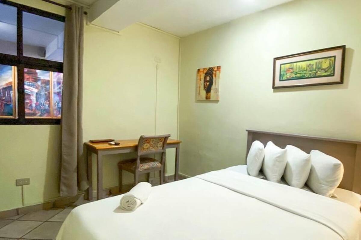 ผ้านวมขนเป็ด, ตู้นิรภัยในห้องพัก, โต๊ะทำงาน, เตารีด/โต๊ะรีดผ้า