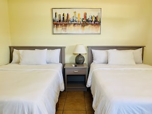 Down comforters, in-room safe, desk, iron/ironing board - Morrison Hotel San Salvador (San Salvador)