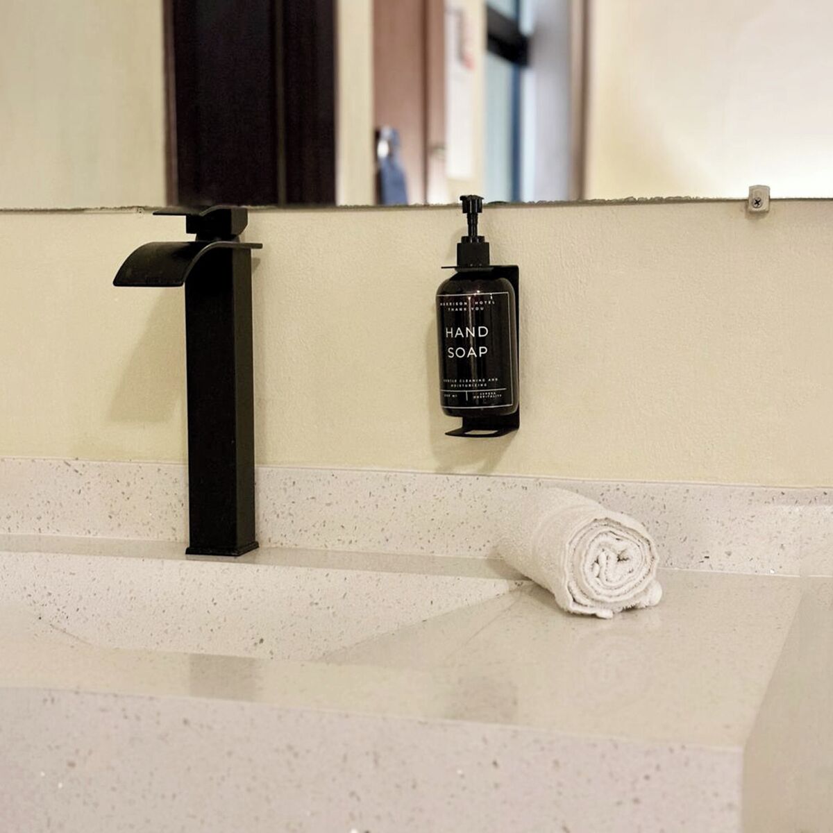 executive room, 1 queen bed (deluxe single room) | bathroom | shower, free toiletries, hair dryer, towels