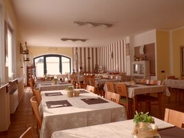 包含每日自助早餐