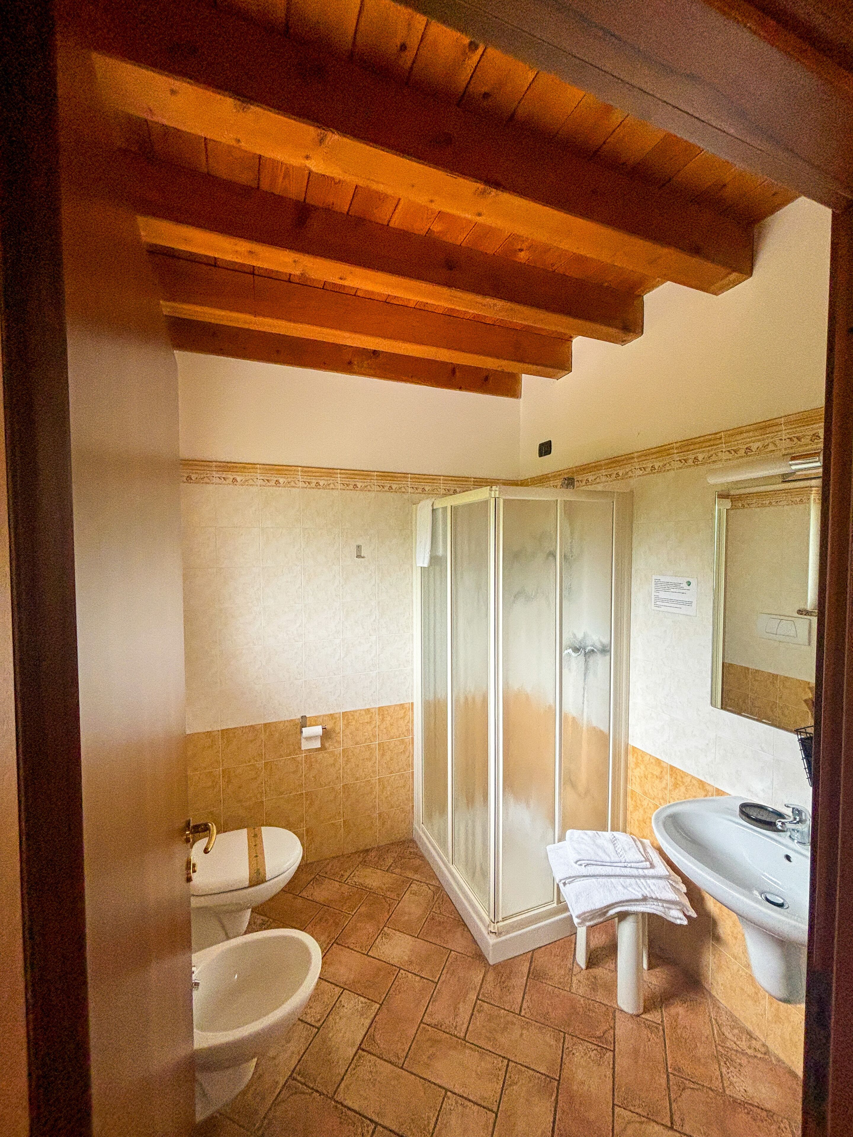 shower, rainfall showerhead, free toiletries, hair dryer