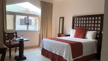 Single Room | In-room safe, desk, iron/ironing board, WiFi