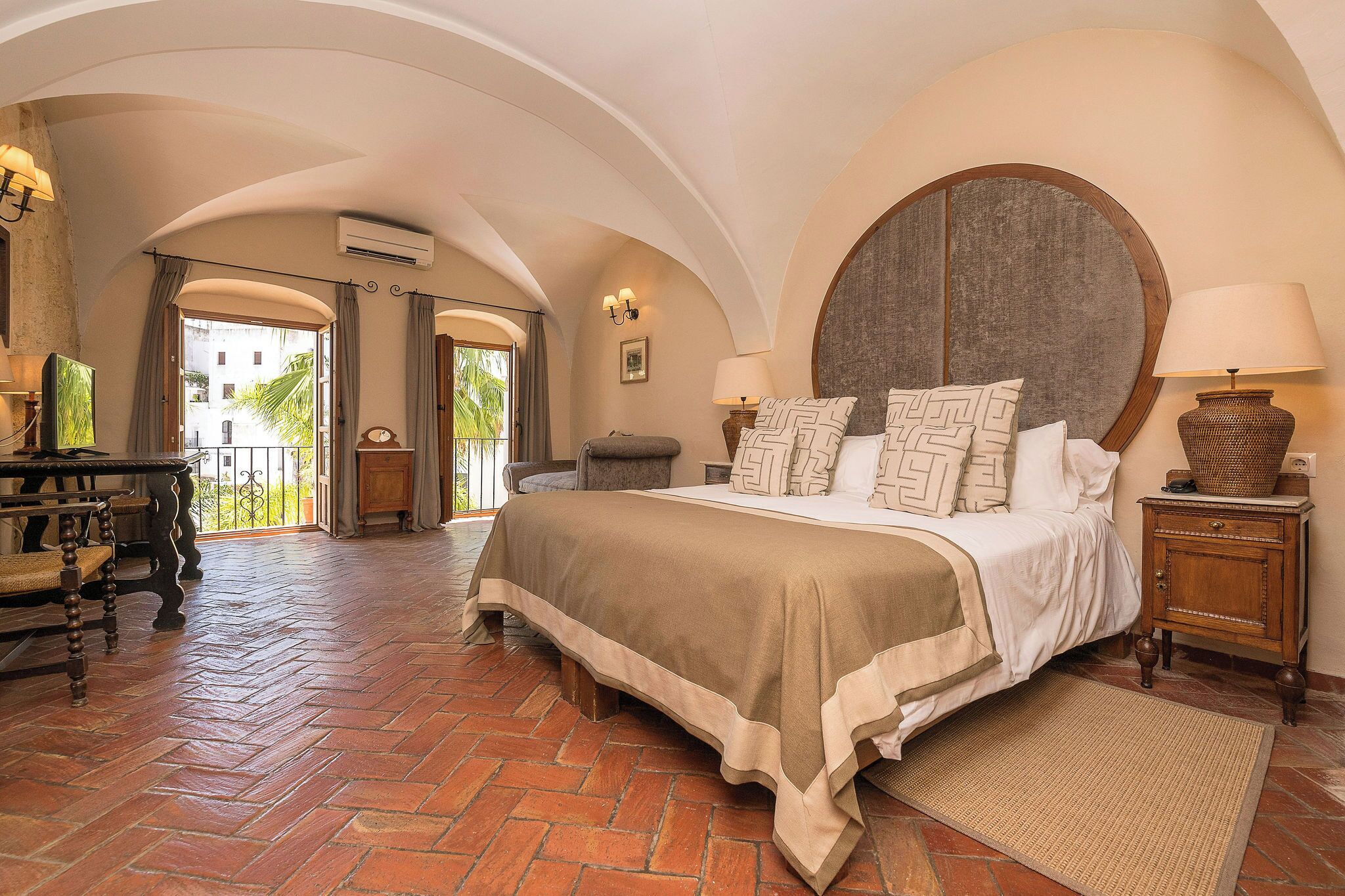 junior suite | in-room safe, free wifi, bed sheets