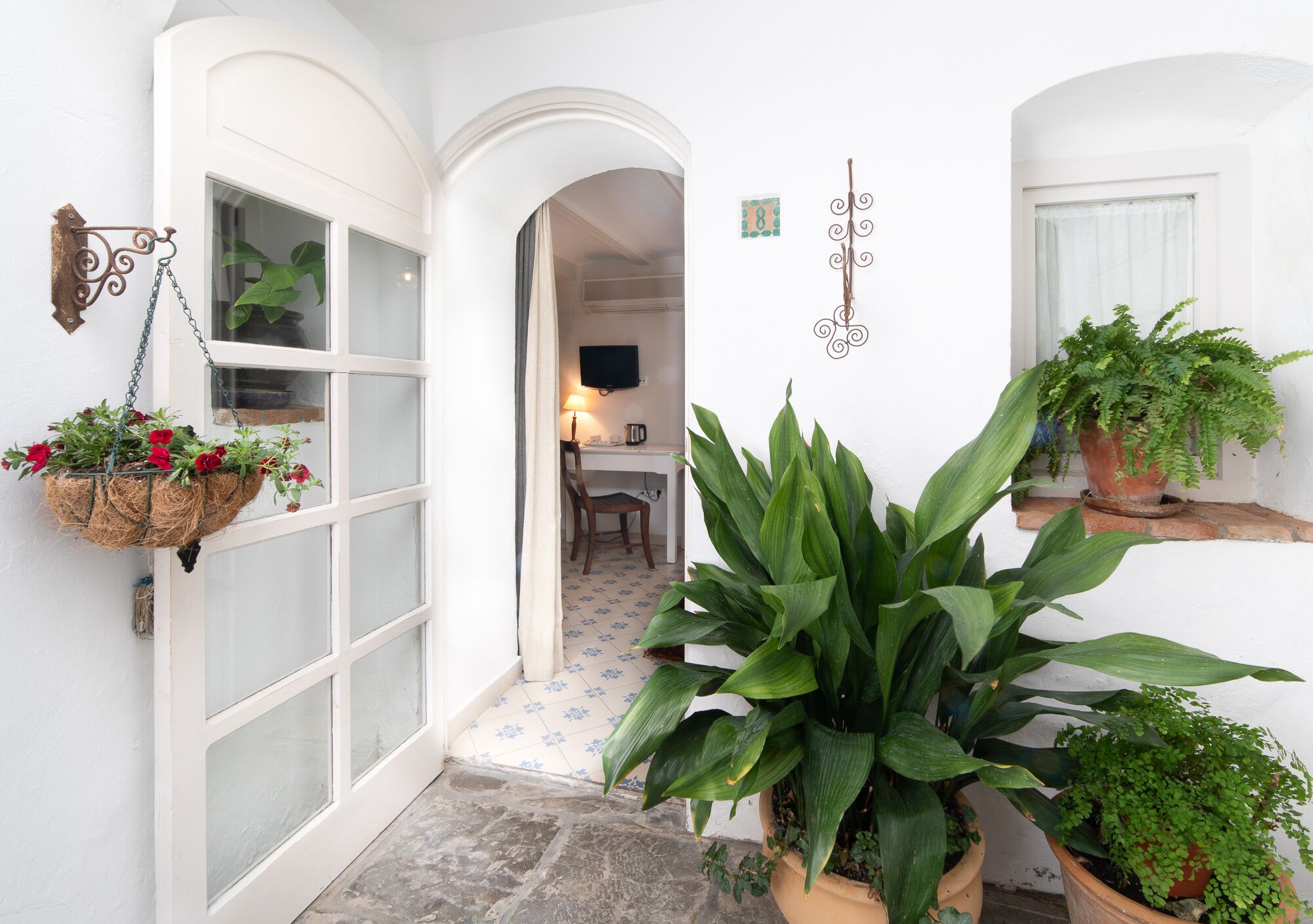 basic double room | in-room safe, free wifi, bed sheets