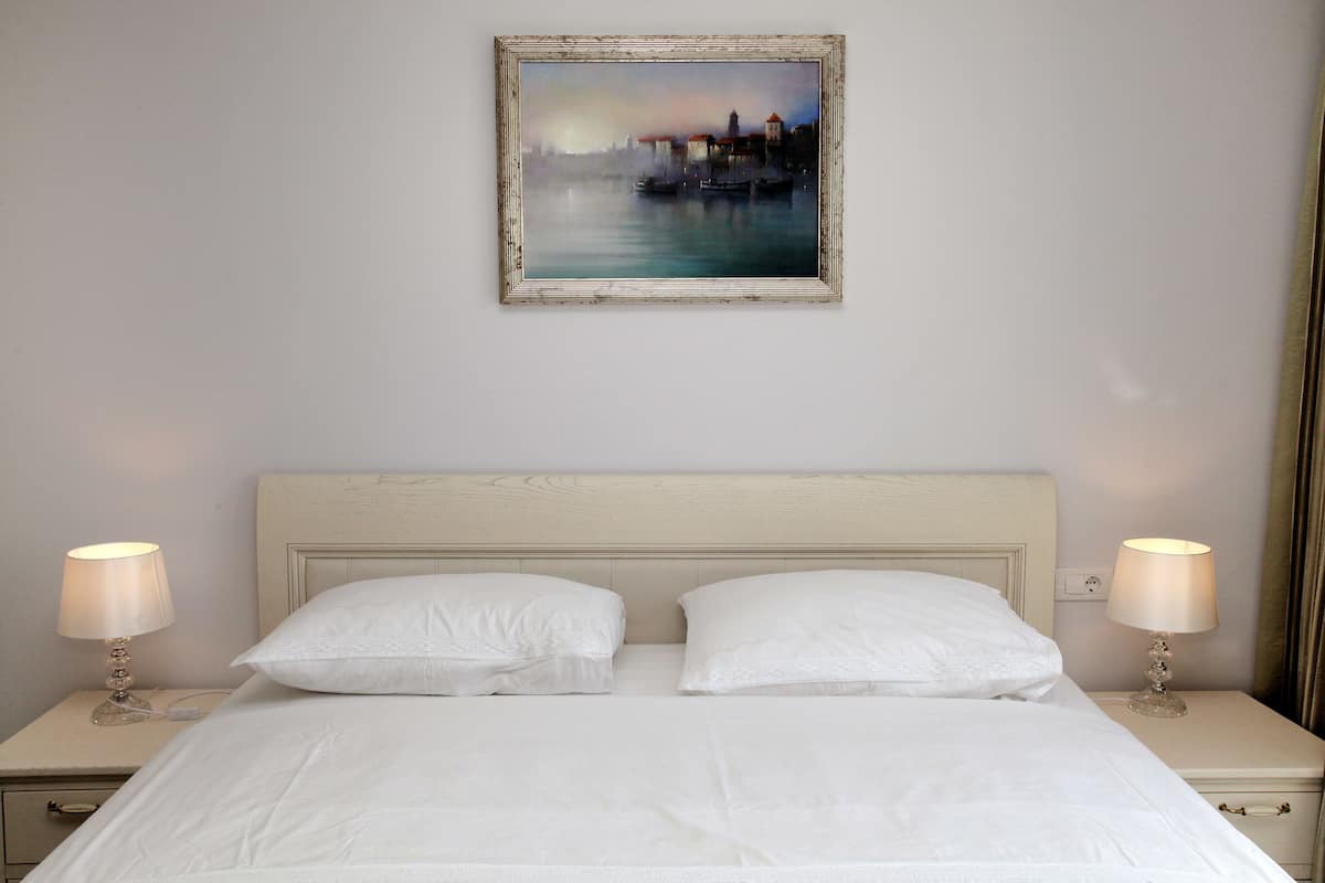 Double room with balcony | 高級寢具、迷你吧、書桌、遮光窗簾/窗簾