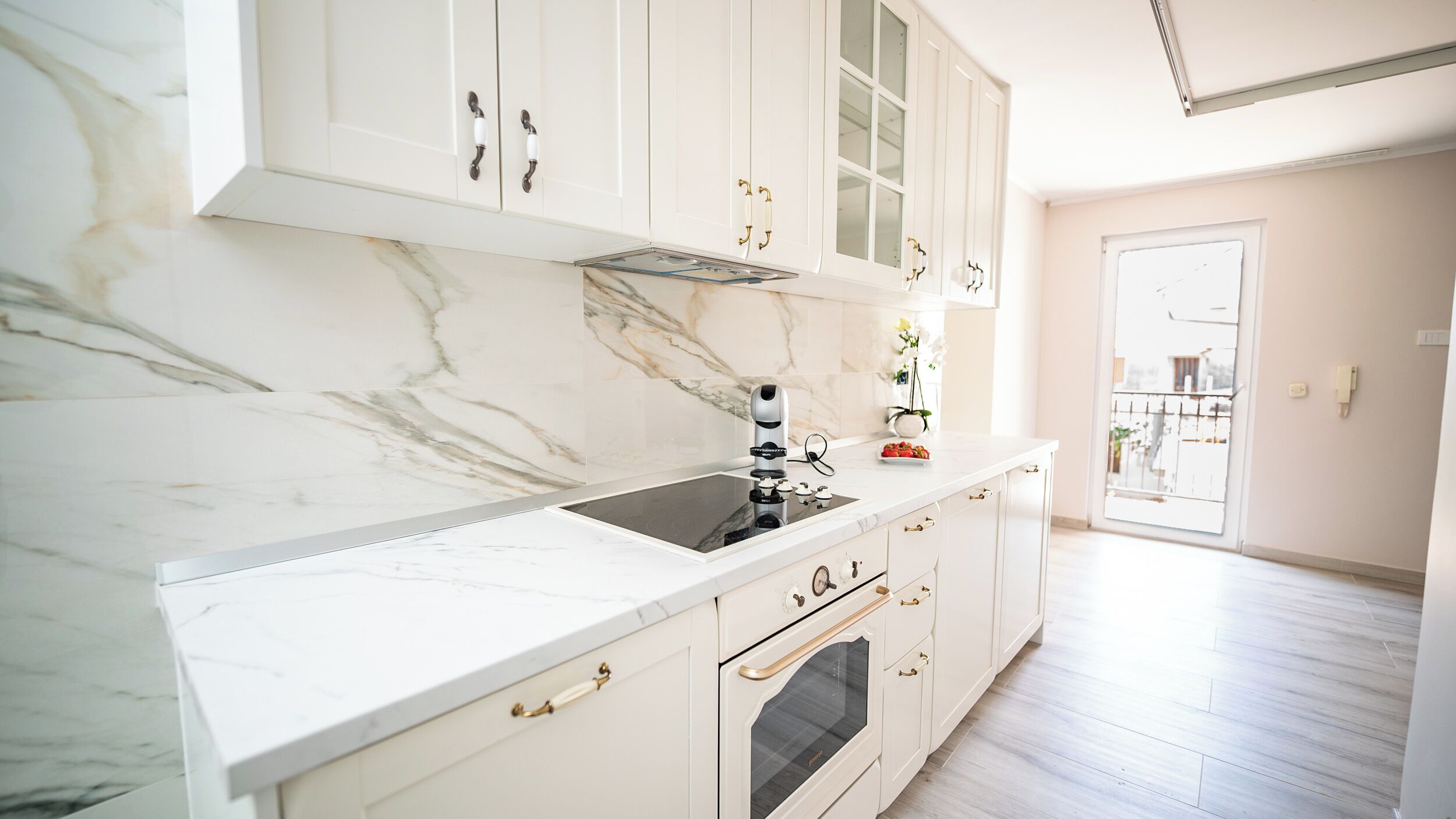 Two bedroom apartment | Dapur pribadi | Lemari es besar, microwave (berdasarkan permintaan), dan ketel listrik