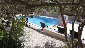 2 outdoor pools, sun loungers