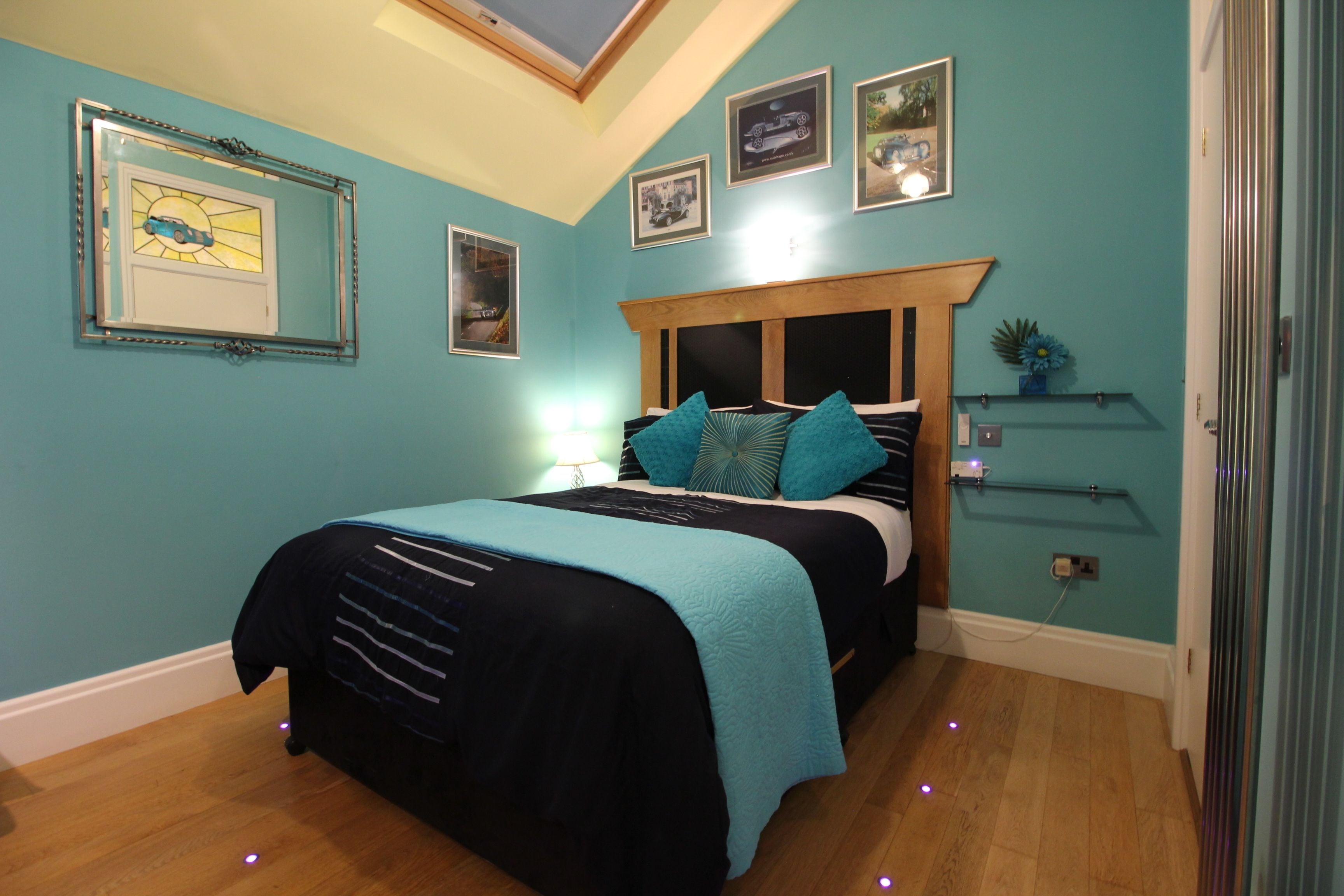 Double Room | In-room safe, individually decorated, individually furnished, desk