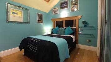 Double Room | In-room safe, individually decorated, individually furnished, desk