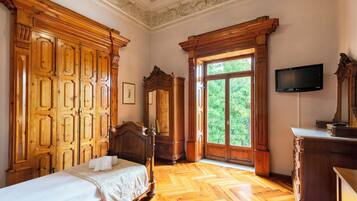 Yhden hengen classic-huone | 1 makuuhuone, minibaari, tallelokero huoneessa, työpöytä