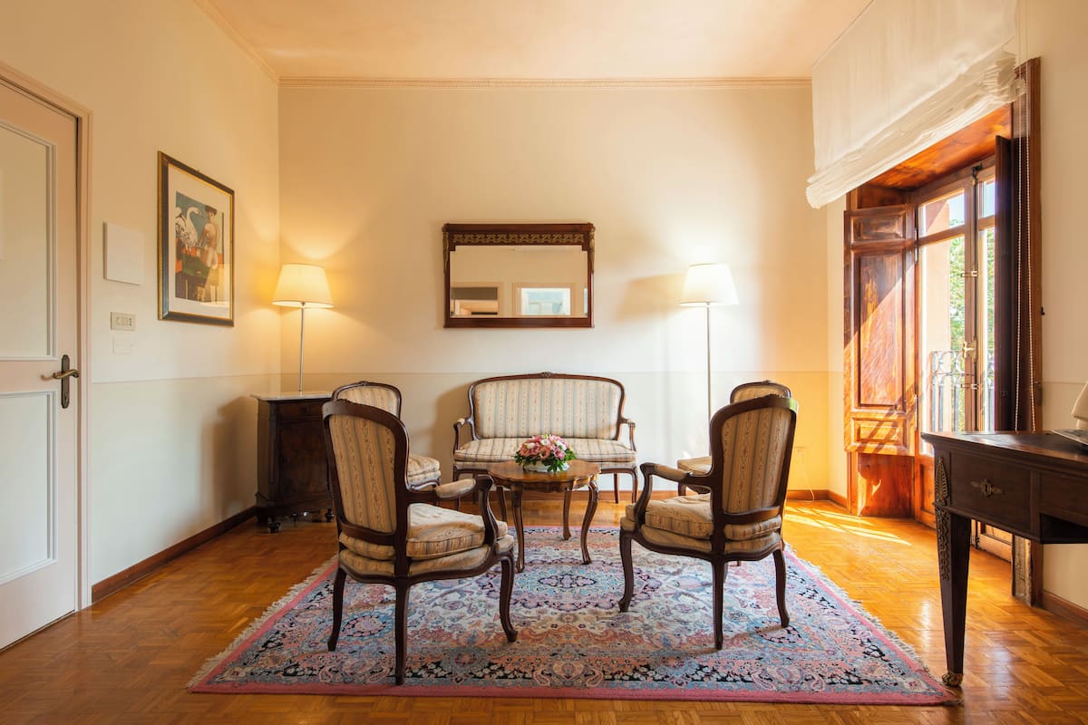 comfort suite | 1 bedroom, minibar, in-room safe, desk