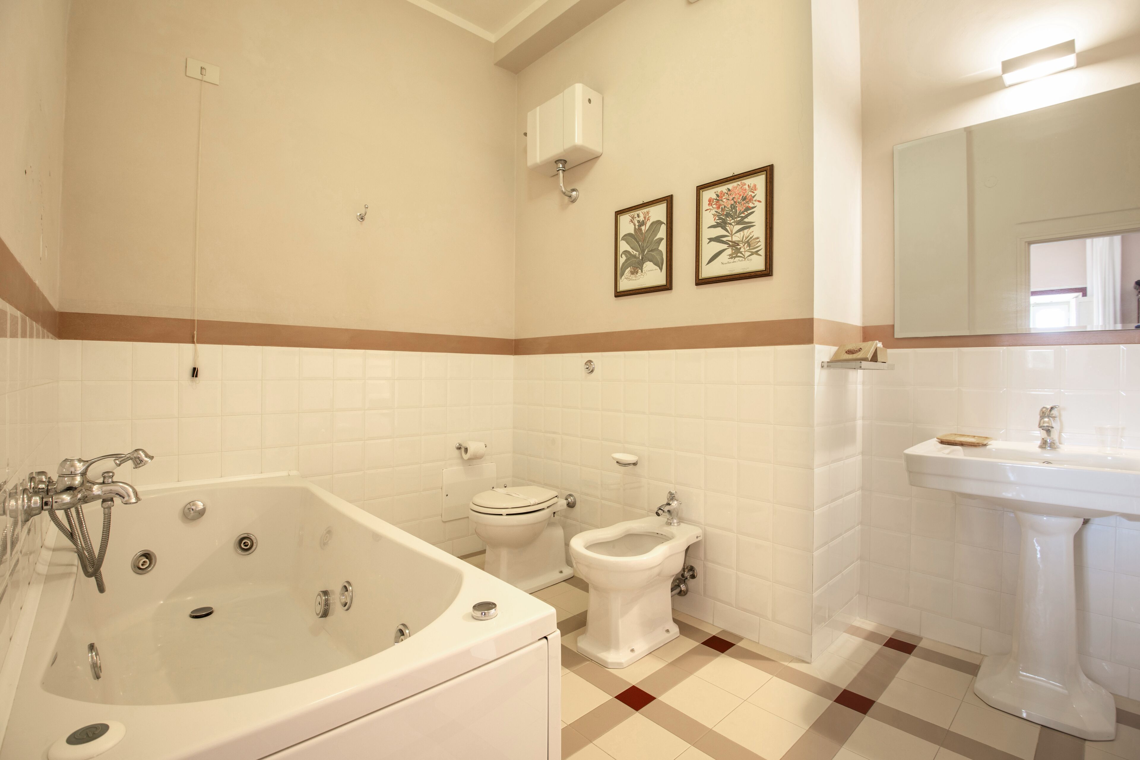 shower, rainfall showerhead, free toiletries, hair dryer