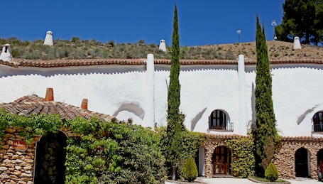 Front of property. Cuevas del Tío Tobas