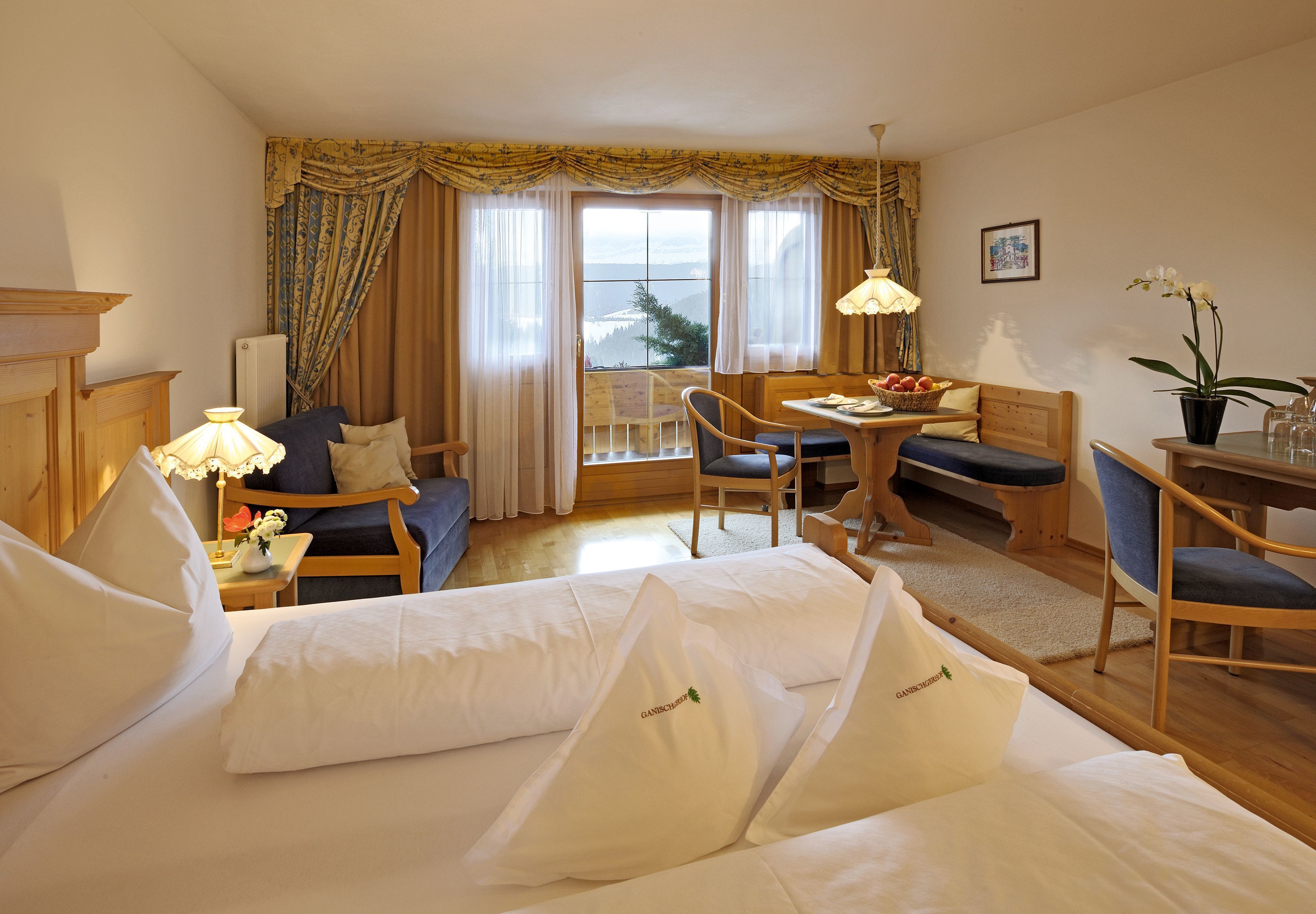 junior suite (4 people) | 1 bedroom, hypo-allergenic bedding, down duvets, minibar