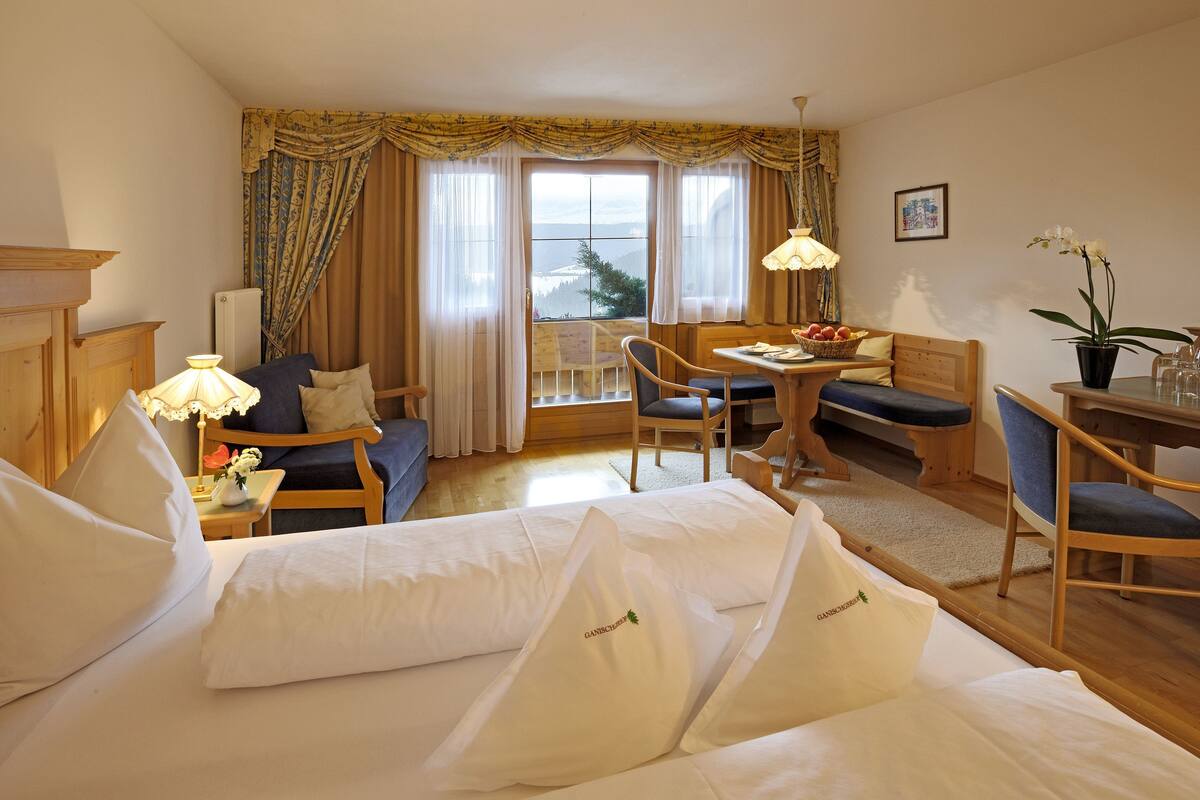 junior suite (4 people) | 1 bedroom, hypo-allergenic bedding, down duvets, minibar