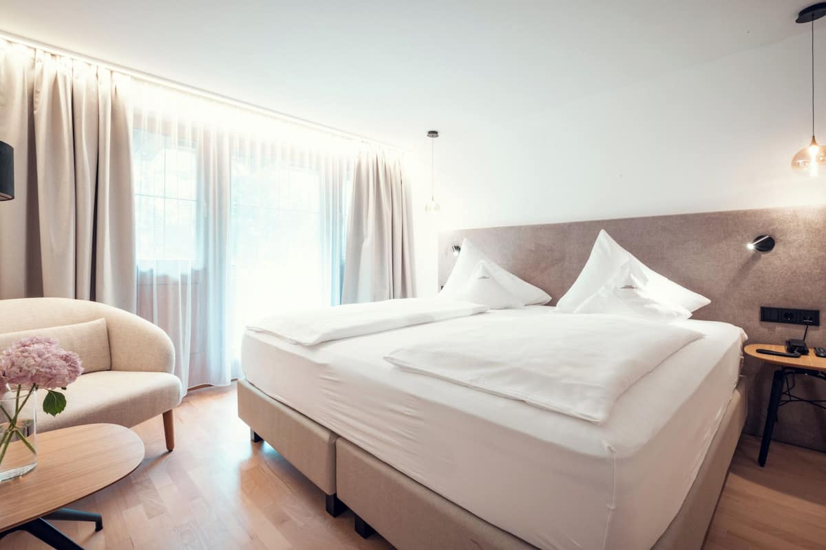 Junior Suite, Balcony, Mountain View | 1 bedroom, hypo-allergenic bedding, down comforters, minibar
