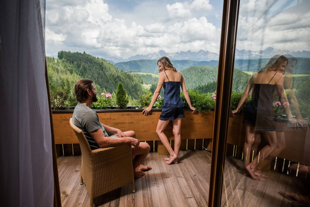 1 bedroom, hypo-allergenic bedding, down duvets, minibar