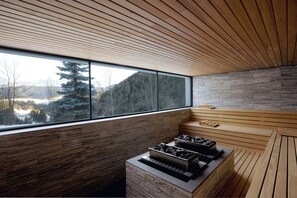 Sauna, hot tub, steam room, Turkish bath/hammam, body treatments