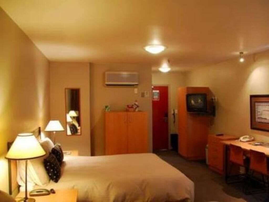 In-room safe, desk, iron/ironing board, free WiFi