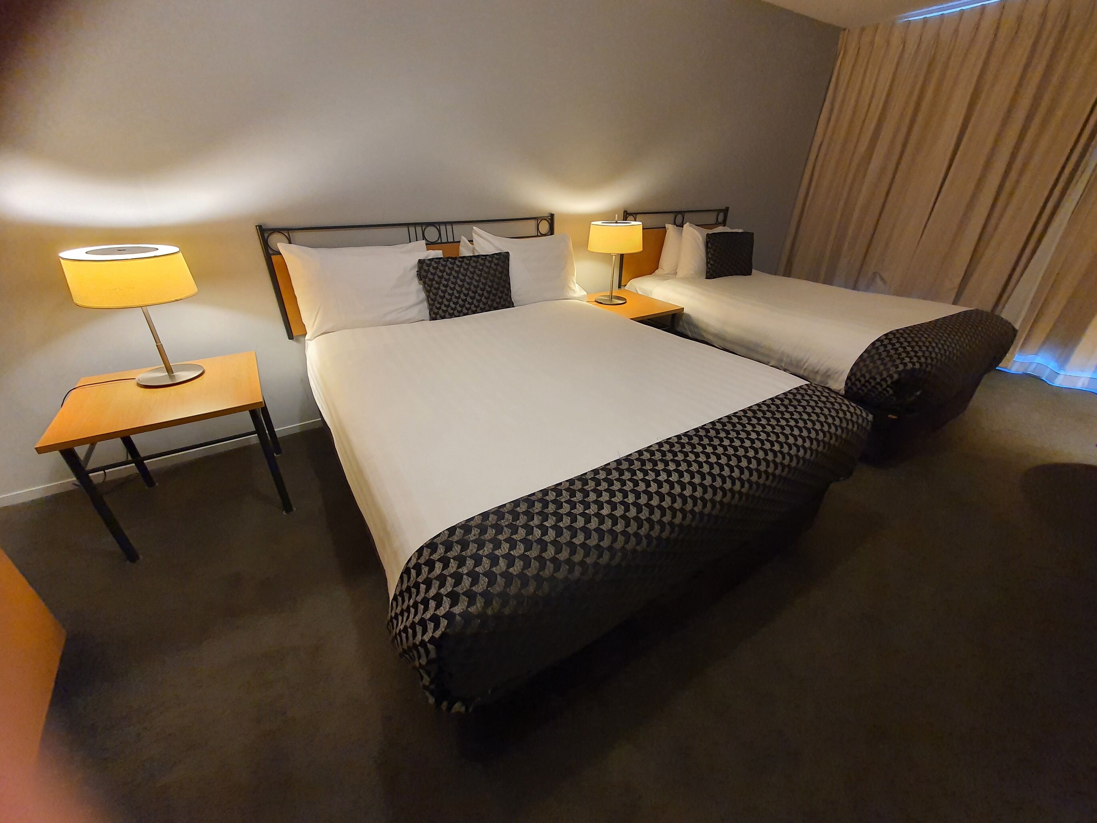 高級雙人或雙床房 | 房內夾萬、書桌、熨斗/熨衫板、免費 Wi-Fi