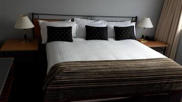 Executive Suite | In-room safe, individually decorated, individually furnished, desk