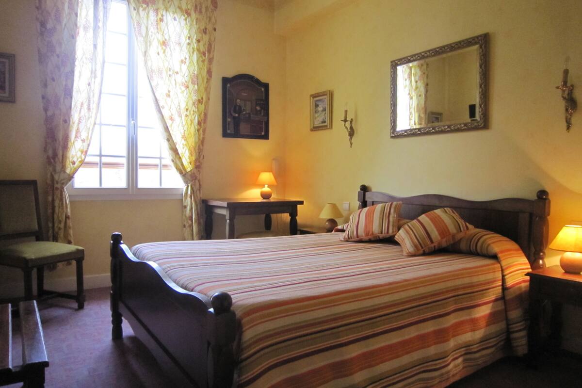 Kamar Double Standar | Brankas, meja kerja, dan Wi-Fi gratis