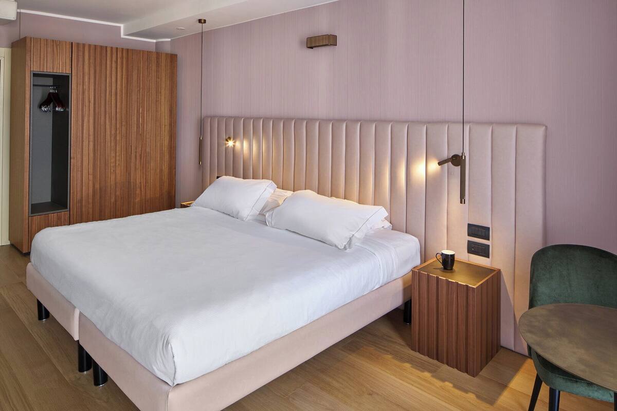 Minibar, caja fuerte, escritorio y espacio para trabajar con un portátil