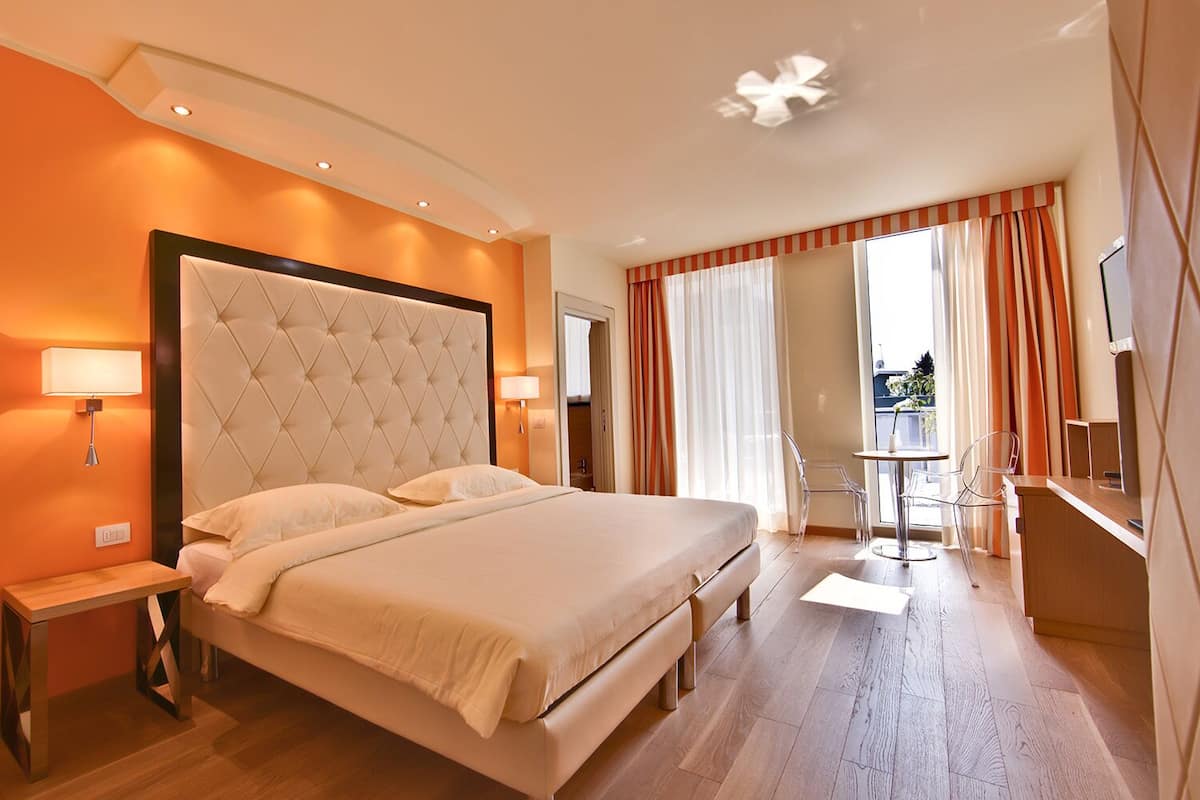 1 chambre, minibar, coffres-forts dans les chambres