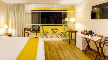 Premium bedding, minibar, in-room safe, desk