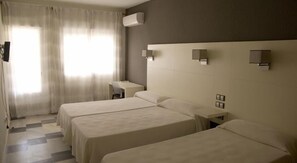 Quarto triplo | Cofres nos quartos, escrivaninha, Wi-Fi de cortesia