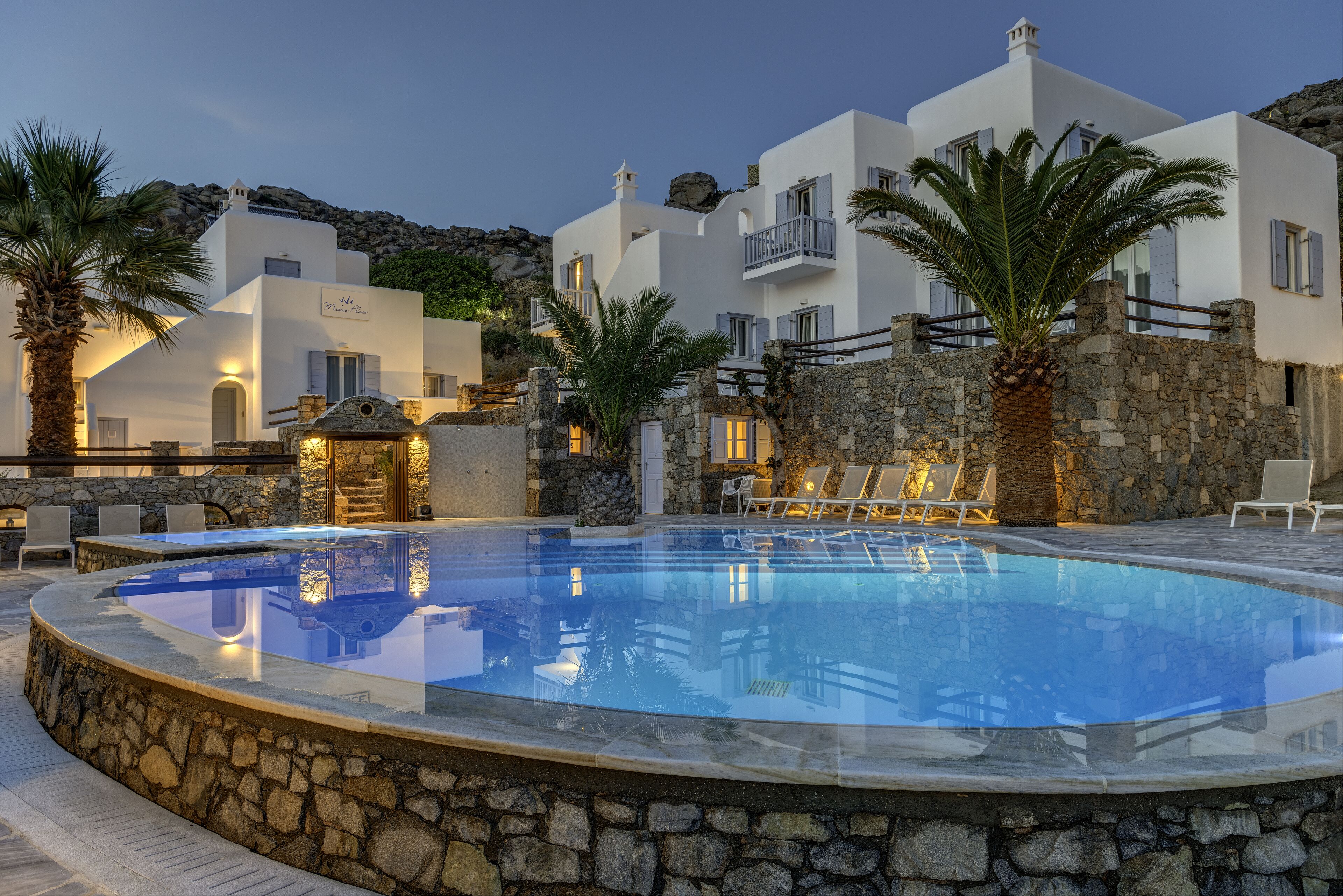 seasonal outdoor pool, pool loungers