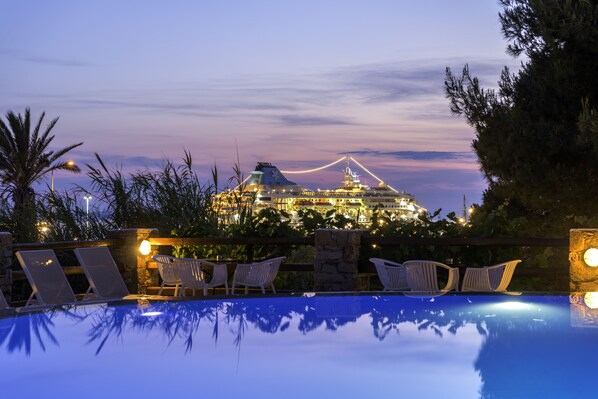 Seasonal outdoor pool, sun loungers