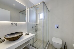 Deluxe Double or Twin Room | Bilik Mandi | Pancuran mandi, pengering rambut, tuala disediakan, sabun 
