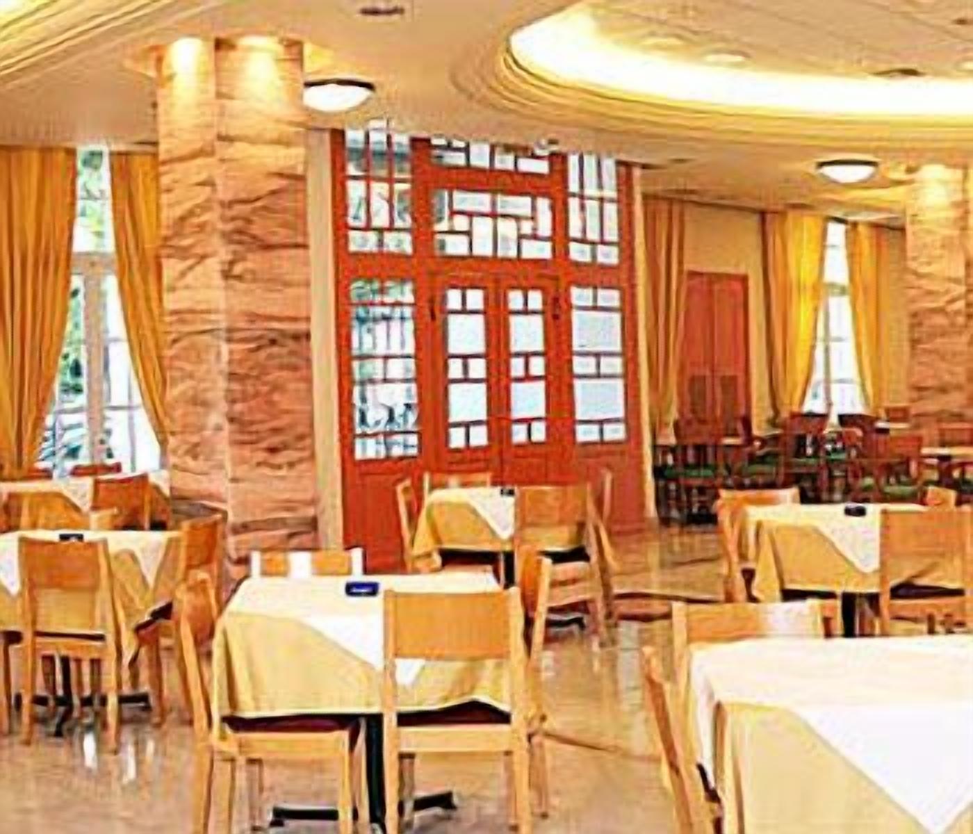 lunch and dinner served