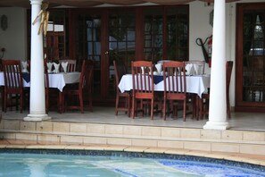 Breakfast, lunch, dinner served; local cuisine  - Brooklyn Guesthouses (Pretoria)