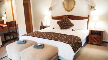 Chambre Deluxe | Coffres-forts dans les chambres, bureau, fer et planche à repasser