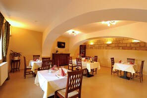 Esmorzar diari d'estil bufet gratuït 
