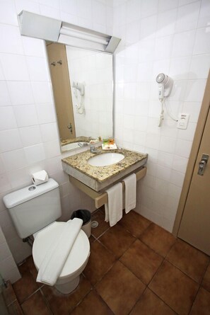 Deluxe Room | Bathroom