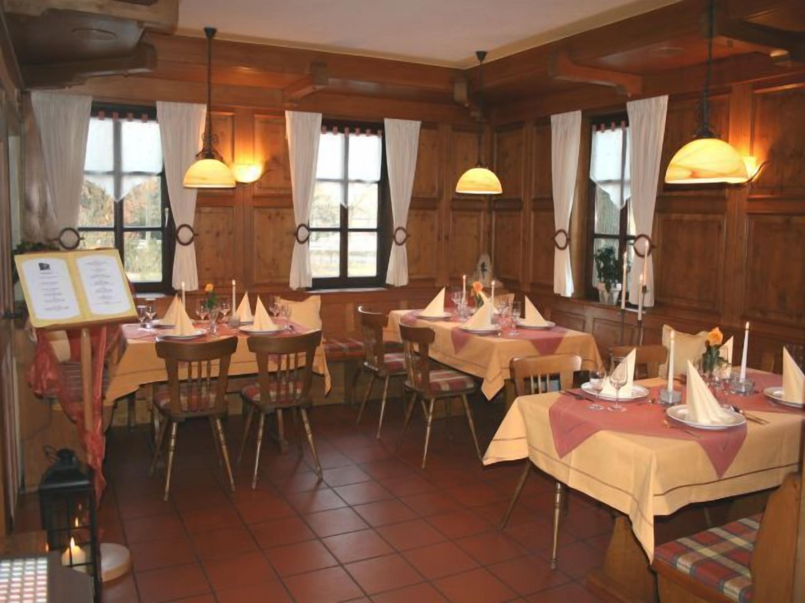 lunch and dinner served