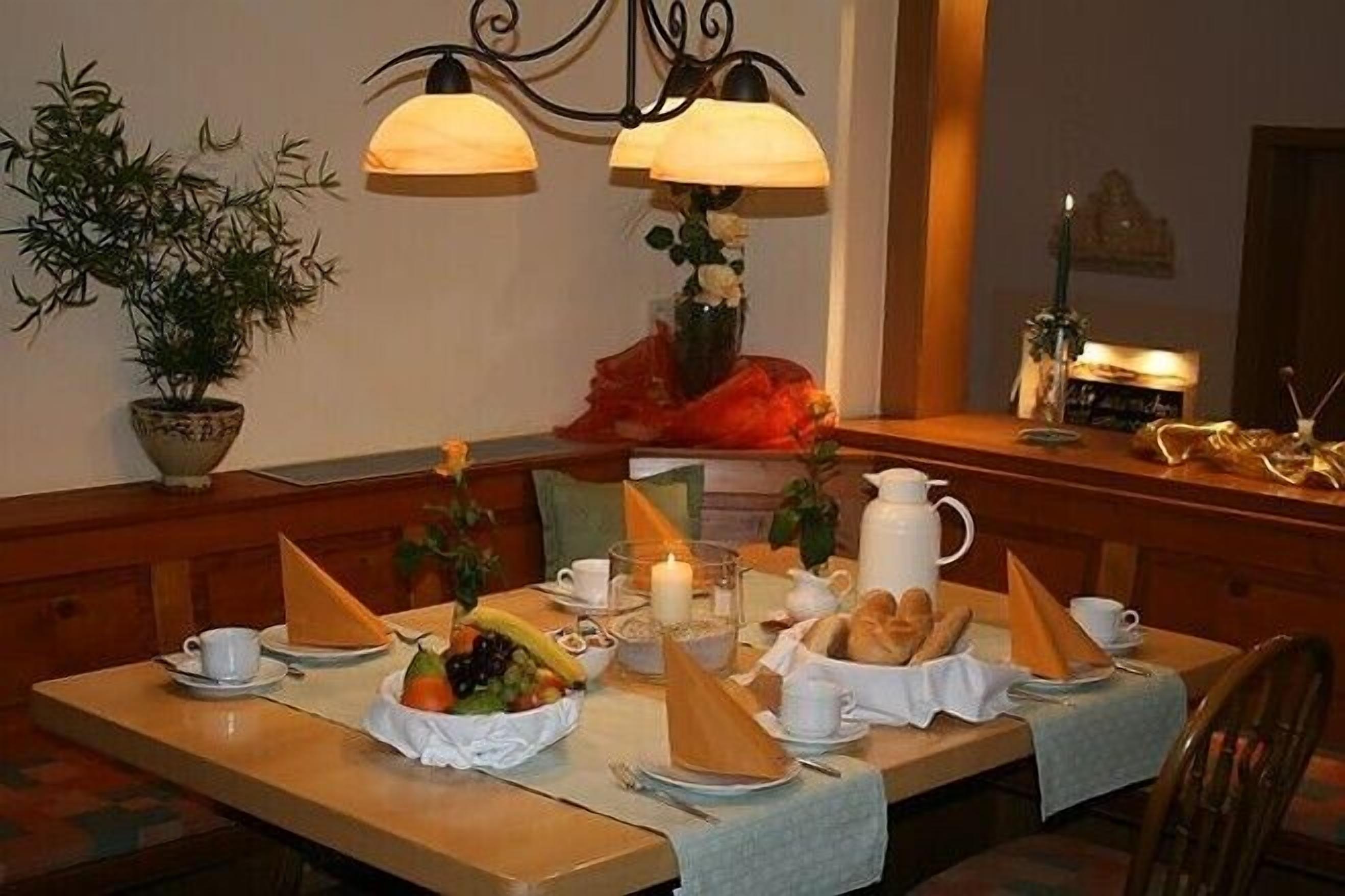 free buffet breakfast