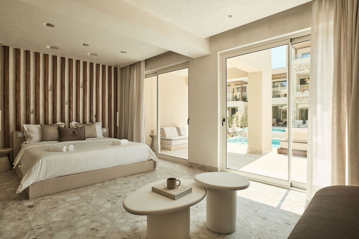 Spa Retreat Suite with Private Pool & Hydromassage Bathtub | 1 soverom, sengetøy av topp kvalitet, minibar og safe på rommet